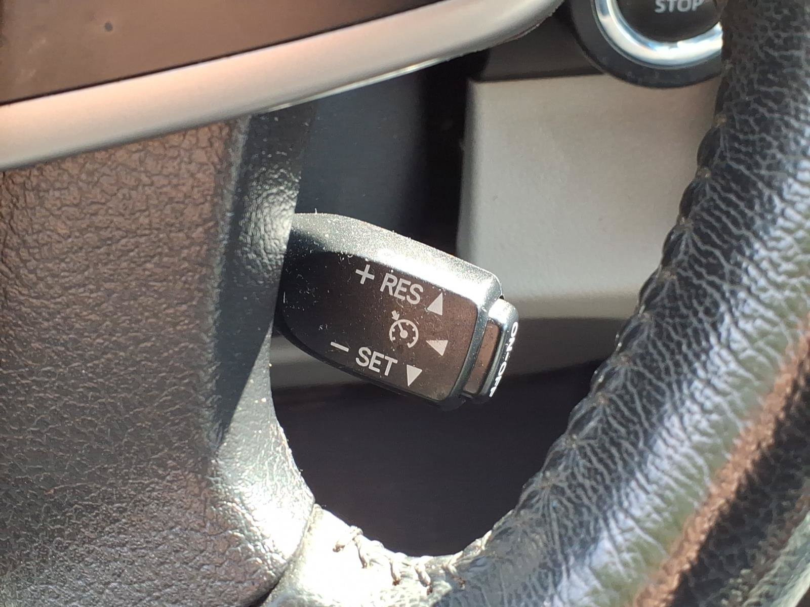 Used 2012 Toyota Camry XLE w/ Leather Pkg FWD image 19