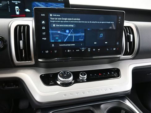 New 2025 Ford Expedition Active image 17