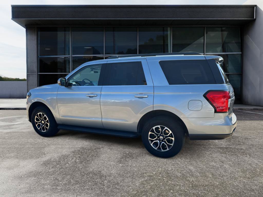 Used 2024 Ford Expedition XLT RWD image 4