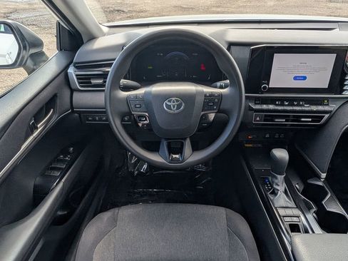 Used 2025 Toyota Camry LE FWD image 11