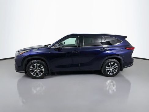 Used 2022 Toyota Highlander XLE AWD/4WD image 9