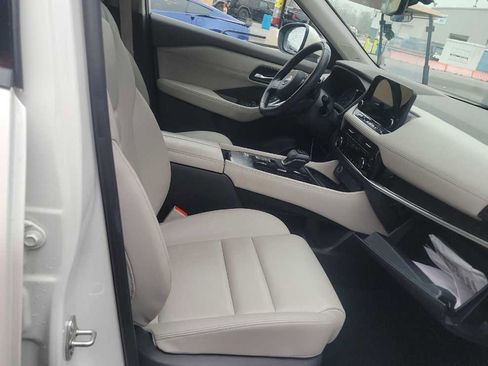 Used 2023 Nissan Rogue SL w/ SL Premium Package image 11