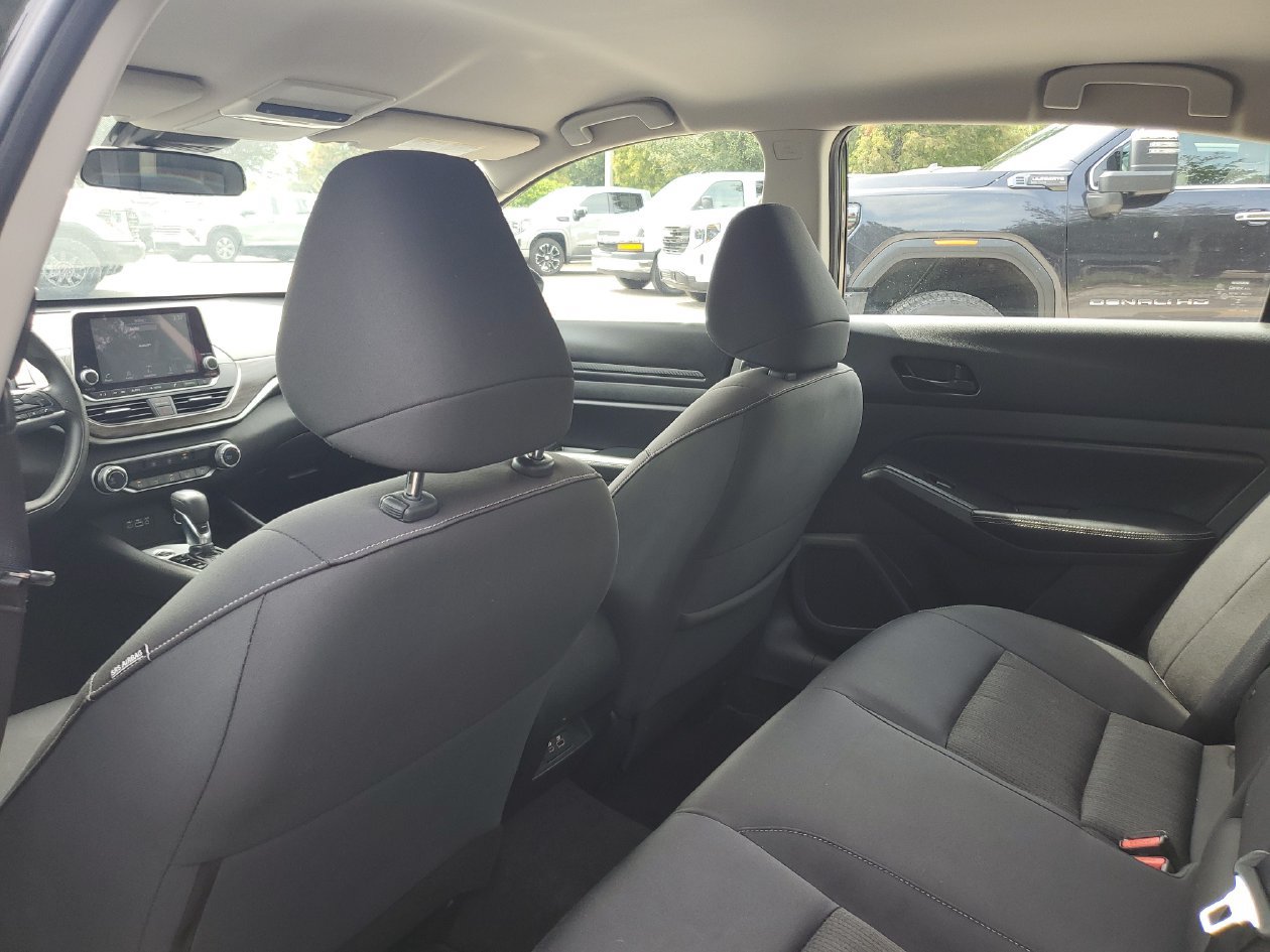 Used 2024 Nissan Altima 2.5 SV FWD image 10
