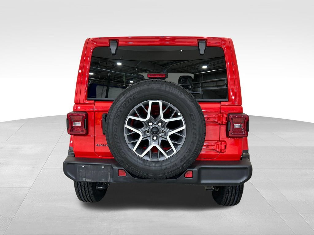 Used 2025 Jeep Wrangler Unlimited Sahara AWD/4WD image 4