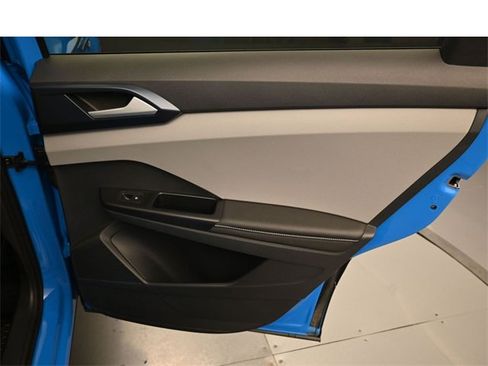 Used 2024 Volkswagen Taos SE image 32