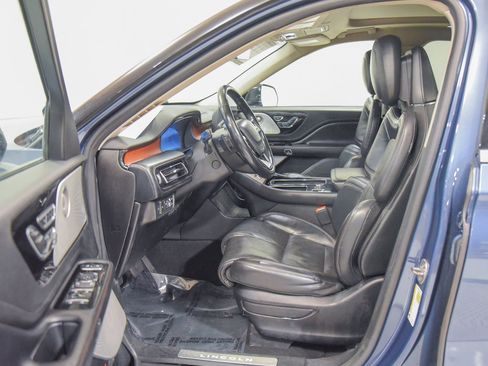 Used 2020 Lincoln Aviator Reserve w/ Equipment Group 202A image 2