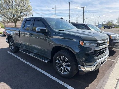 Used 2025 Chevrolet Silverado 1500 LT image 4