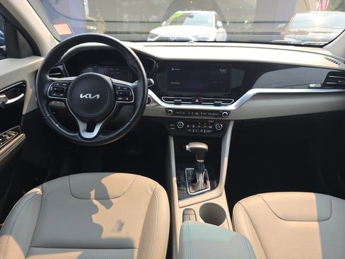 Used 2022 Kia Niro Touring Special Edition FWD image 18