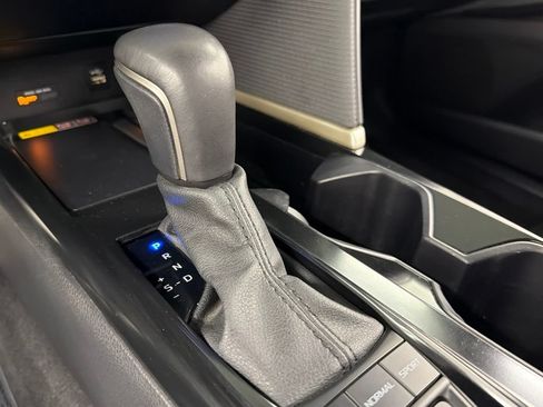 Used 2025 Toyota Camry SE w/ Convenience Package FWD image 31
