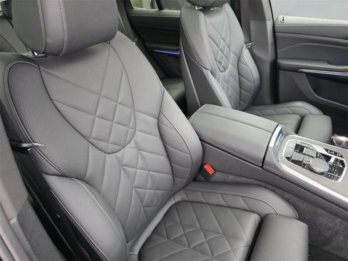 Used 2025 BMW X5 sDrive40i w/ Premium Package image 26