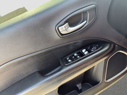 Used 2018 Jeep Compass Limited image 13