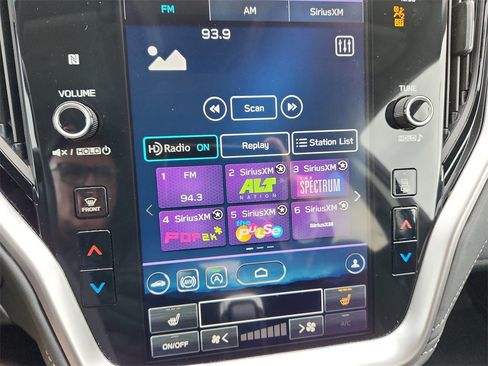 Used 2022 Subaru Outback Premium image 12