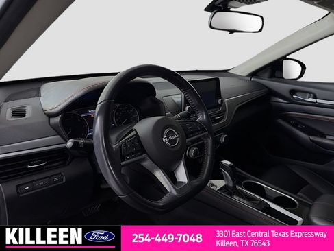 Used 2023 Nissan Altima 2.5 SR FWD image 11