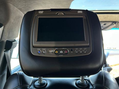 Used 2019 Cadillac Escalade ESV Platinum image 46