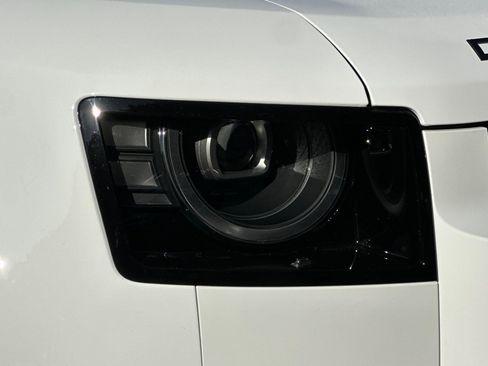 New 2026 Land Rover Defender 110 X-Dynamic SE image 12