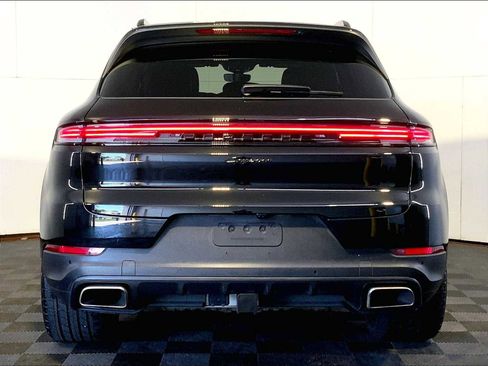 Certified 2024 Porsche Cayenne AWD/4WD image 6
