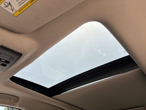 Used 2023 Nissan Pathfinder Platinum FWD image 19