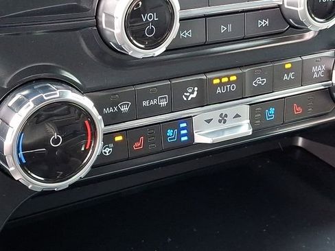 Used 2025 Ford F150 Lariat w/ Equipment Group 501A Mid image 21