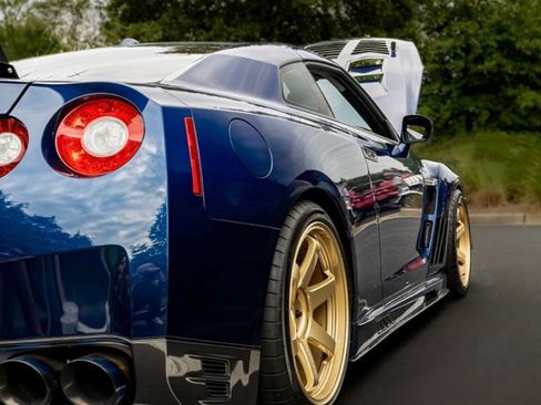 Used 2014 Nissan GT-R Premium image 10