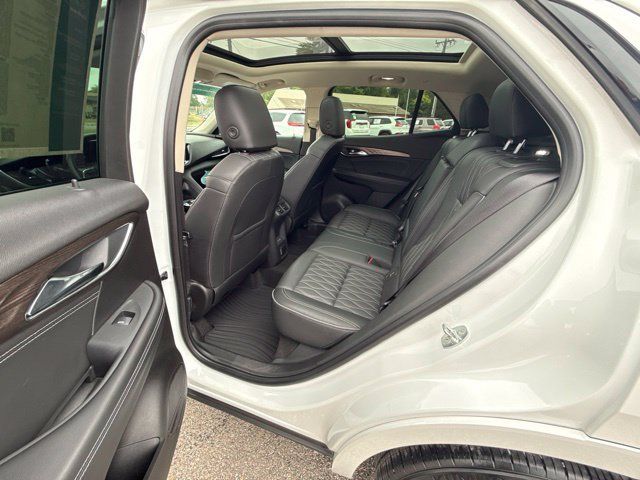 Certified 2022 Buick Envision Avenir w/ Technology Package II FWD image 28