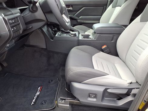 Used 2025 Toyota Tacoma TRD Off-Road image 9