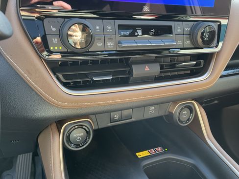 Certified 2025 Toyota Grand Highlander AWD Hybrid image 23