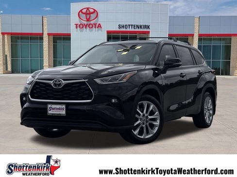 Used 2023 Toyota Highlander Limited AWD/4WD image 1