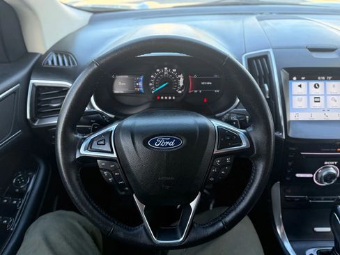 Used 2018 Ford Edge Titanium image 15