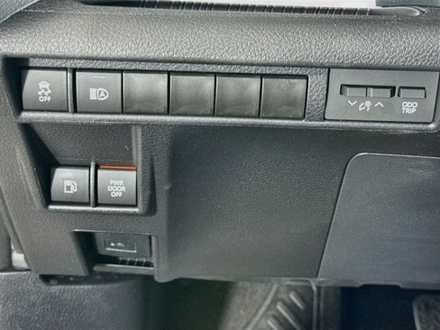 Used 2025 Toyota Sienna XLE w/ XLE Plus Package AWD/4WD image 10