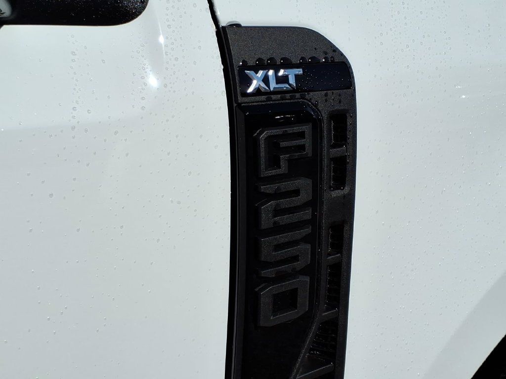 New 2026 Ford F250 XLT w/ XLT Premium Package AWD/4WD image 14