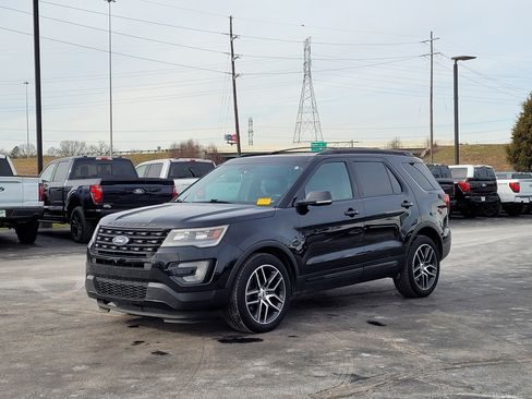 Used 2017 Ford Explorer Sport w/ Equipment Group 401A image 8