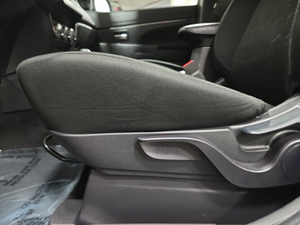 Used 2025 Mitsubishi Outlander Sport ES AWD/4WD image 28