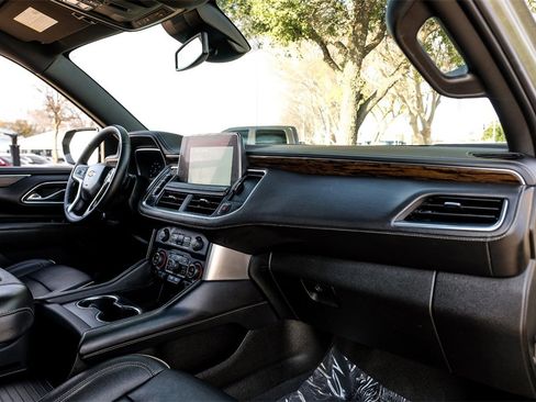 Used 2023 Chevrolet Suburban Premier image 9