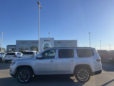 Used 2022 Jeep Wagoneer Series II w/ Premium Group I image 5