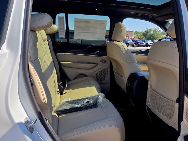 New 2027 Jeep Grand Cherokee Limited AWD/4WD image 17