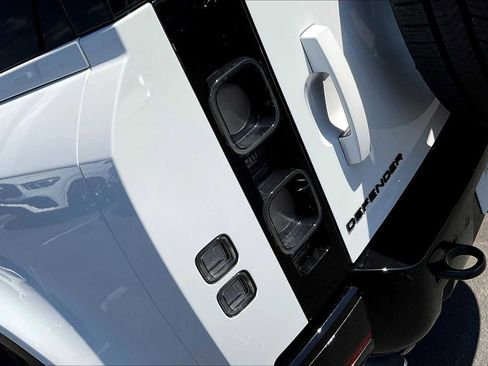 New 2025 Land Rover Defender 90 V8 image 25