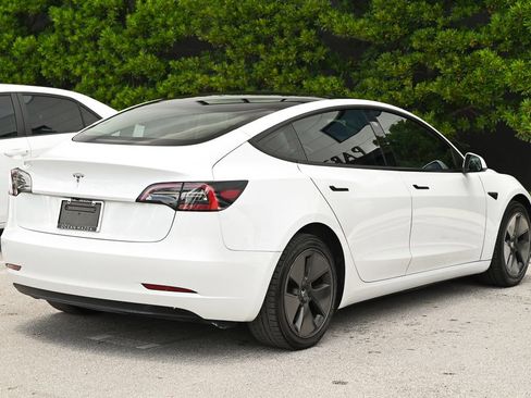 Used 2023 Tesla Model 3 Standard Range RWD image 4
