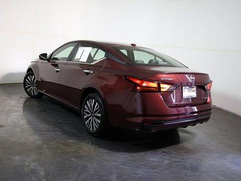 Used 2025 Nissan Altima 2.5 SV AWD/4WD image 2