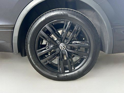 Certified 2022 Volkswagen Tiguan SE R-Line AWD/4WD image 31