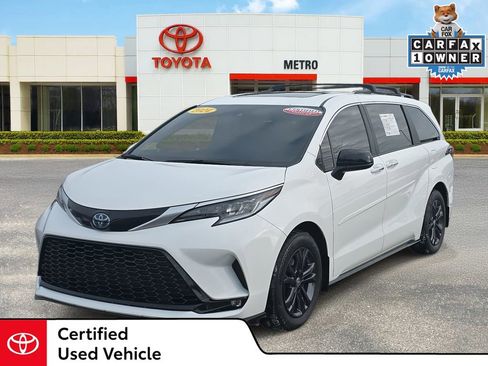 Certified 2024 Toyota Sienna XSE image 1