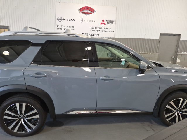 Certified 2025 Nissan Pathfinder Platinum FWD image 2