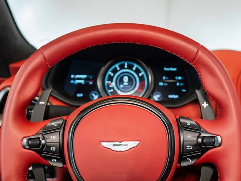 Used 2023 Aston Martin DB11 Coupe image 11