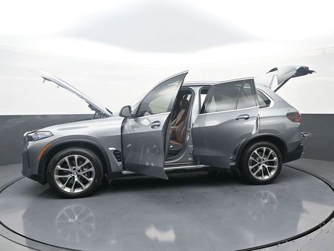 Used 2024 BMW X5 xDrive40i w/ Premium Package image 41