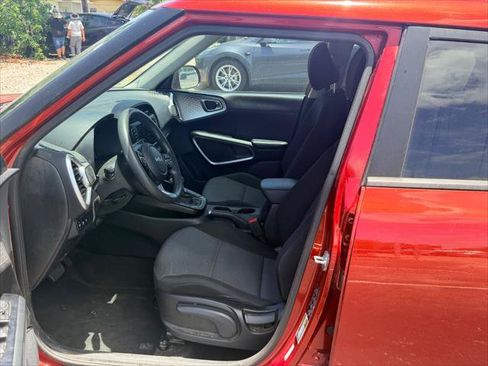 Used 2023 Kia Soul LX FWD image 13