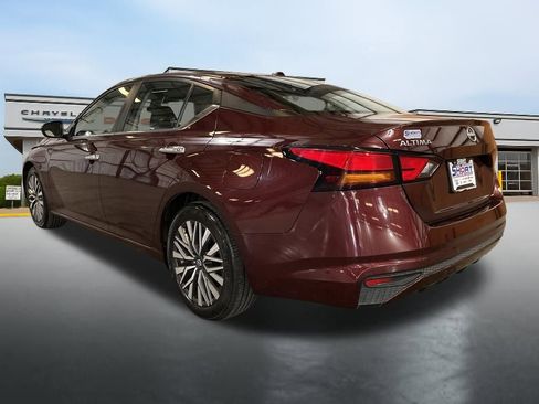 Used 2024 Nissan Altima 2.5 SV image 3