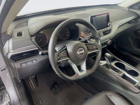 Used 2023 Nissan Altima 2.5 SR FWD image 10
