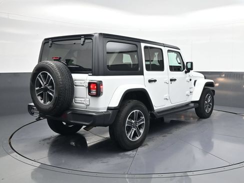 Used 2023 Jeep Wrangler Unlimited Sahara AWD/4WD image 10