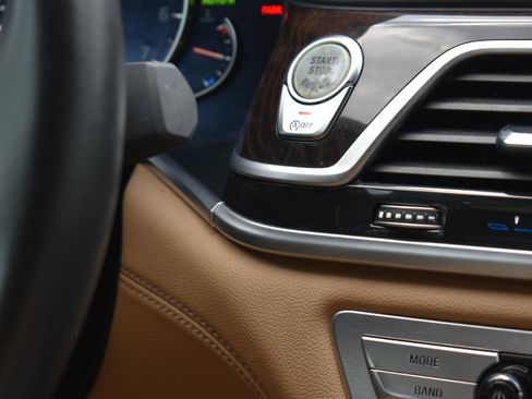 Used 2019 BMW 750i w/ Executive Package RWD image 45