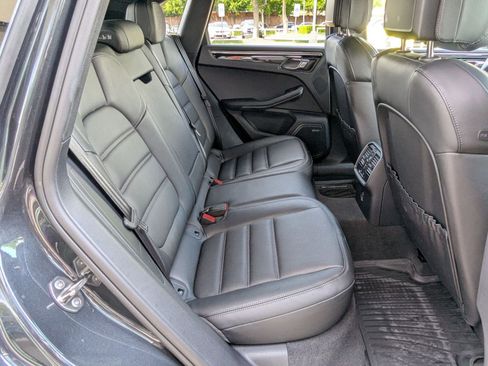 Certified 2025 Porsche Macan image 23