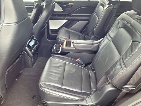 Used 2020 Lincoln Aviator Reserve w/ Equipment Group 202A image 11